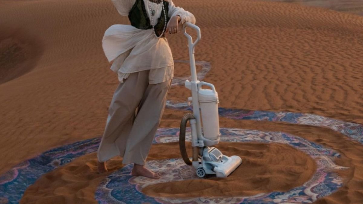 Ellen Sheidlin Unveiling The Fountain At Art Dubai