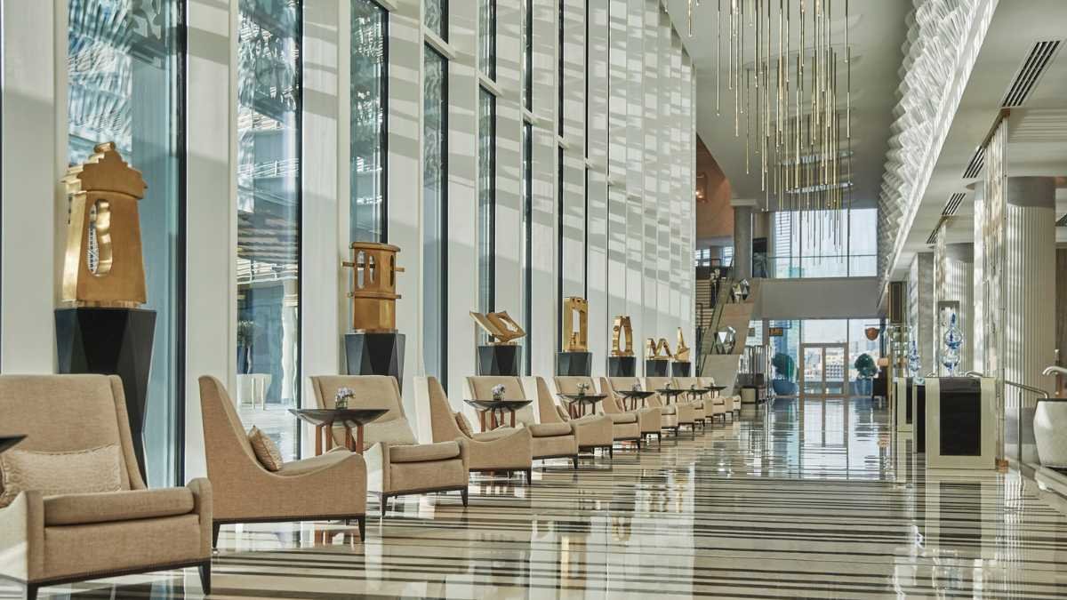 A Golden Heart In The Heart Of Abu Dhabi Lorenzo Quinn’s Masterpiece Lands At Four Seasons